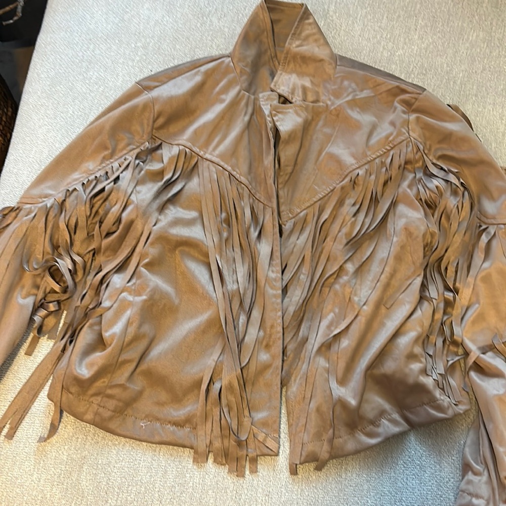 It Taupe/brown(?) Fringe polyester jacket. Large. Never worn